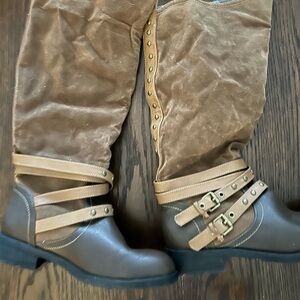 Women’s boots brown size 8
